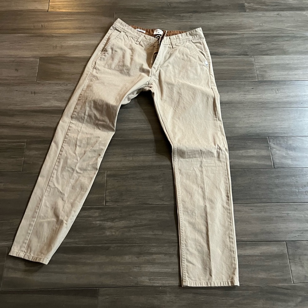 Quicksilver 34 by 32 never worn ..Straight tapered.. .. $35